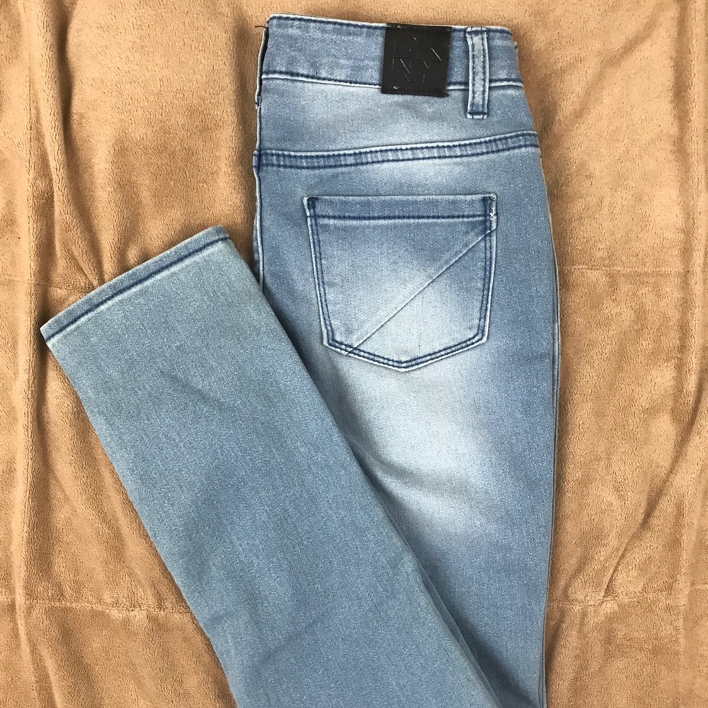 DKNY Girl’s 14 Light Wash Ultra Stretchy Jeggings